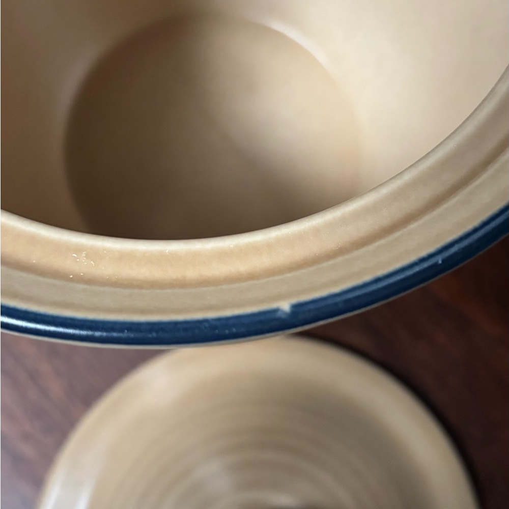 Pfaltzgraff “Lancaster County” Stonware Jar with Lid RARE - Picture 5 of 13